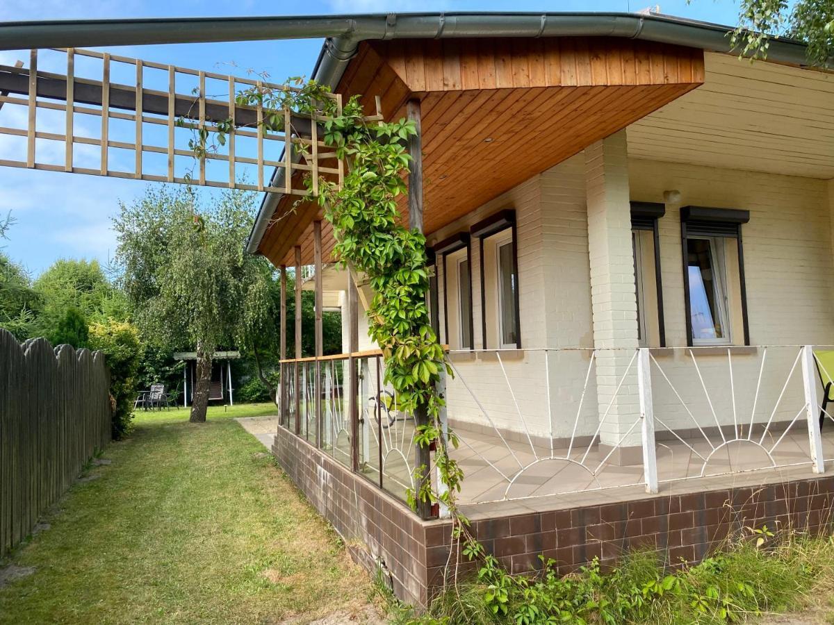 Domek Z Ogrodem รอวี ภายนอก รูปภาพ